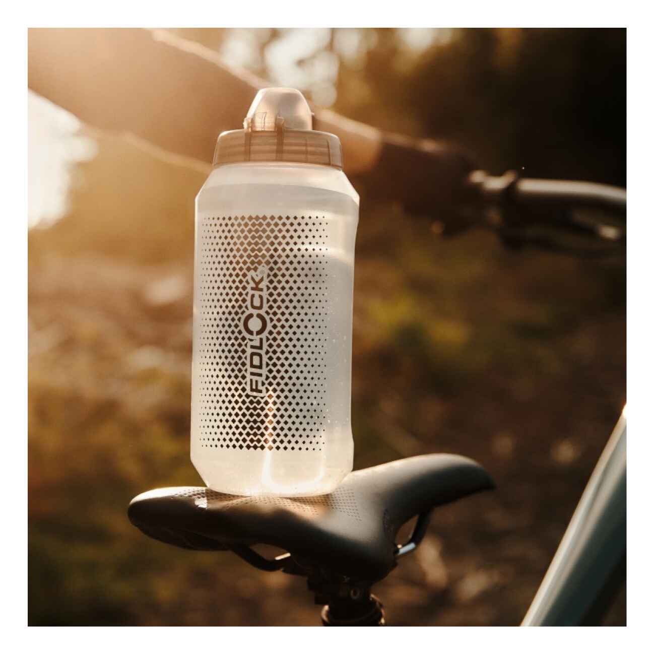Fidlock Twist Bottle 750 Compact + Bike Base - Drikkeflaske med magnetisk holder - Transparent hvit - Bilde 5